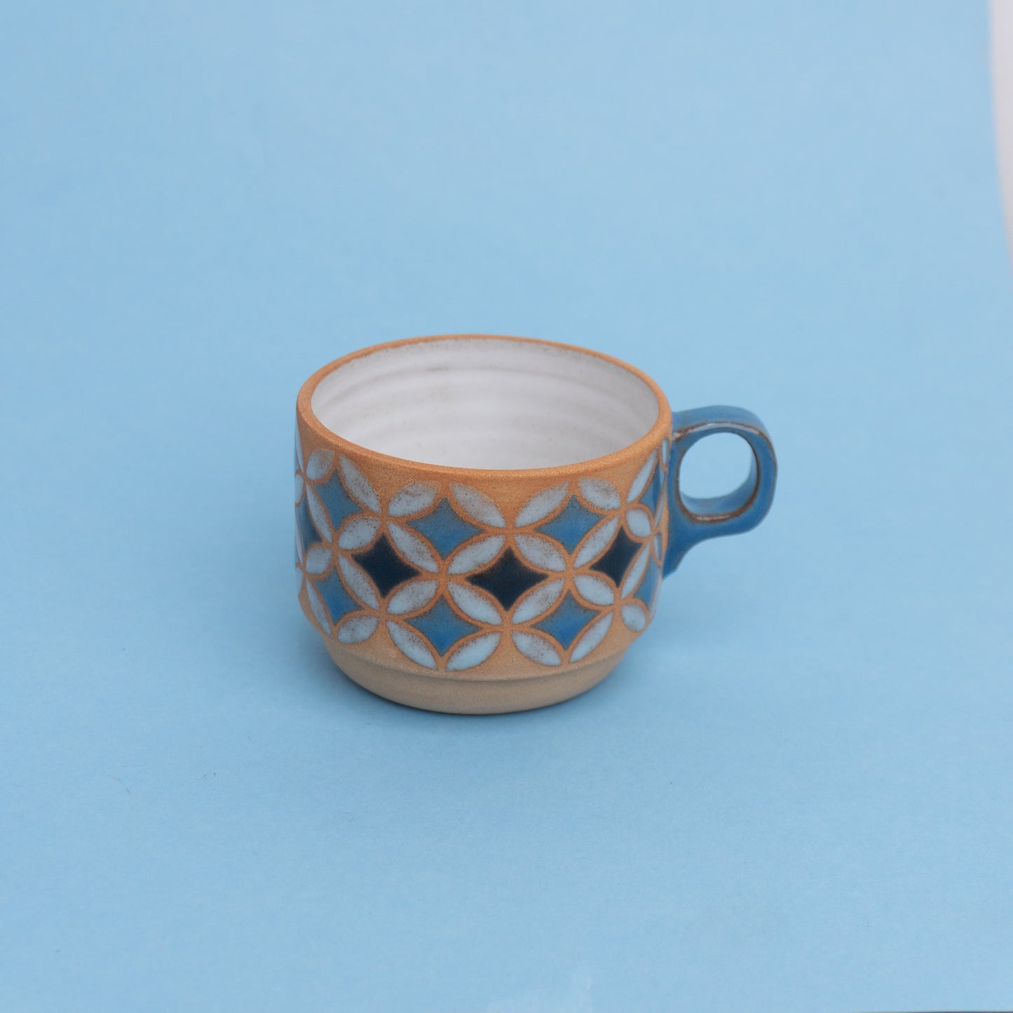 lily americano in blue